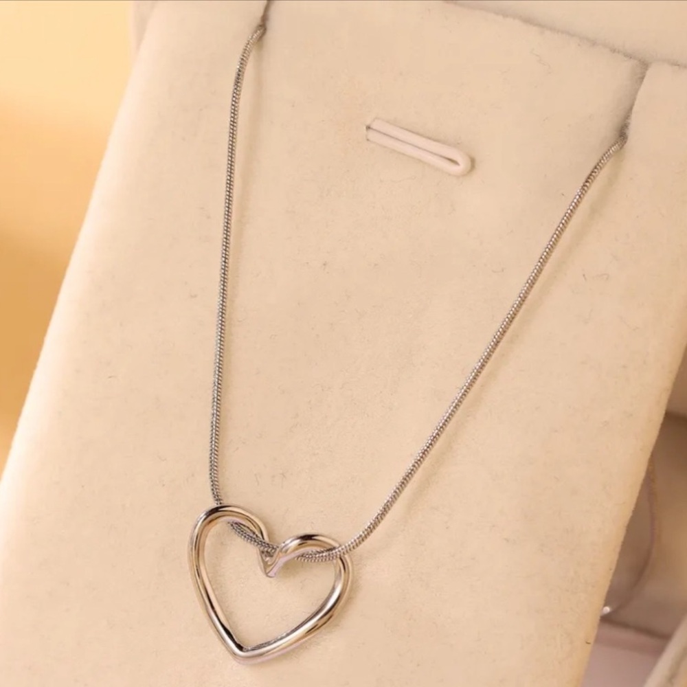 18K Gold Plated Heart Necklace - Picture 5 of 6